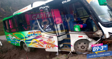 Cabana: Bus con pasajeros queda al borde del abismo en sector chunapampa